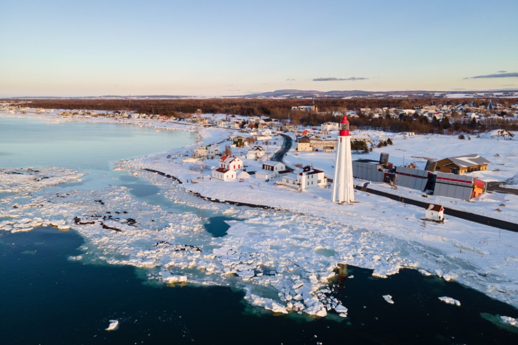 Vue du ciel en hiver sur le Phare-de-Pointe-au-Père, Rimouski 